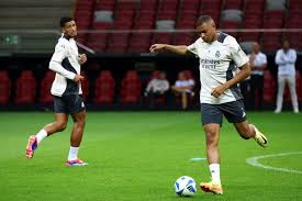 莱斯展示自 莱斯展示自